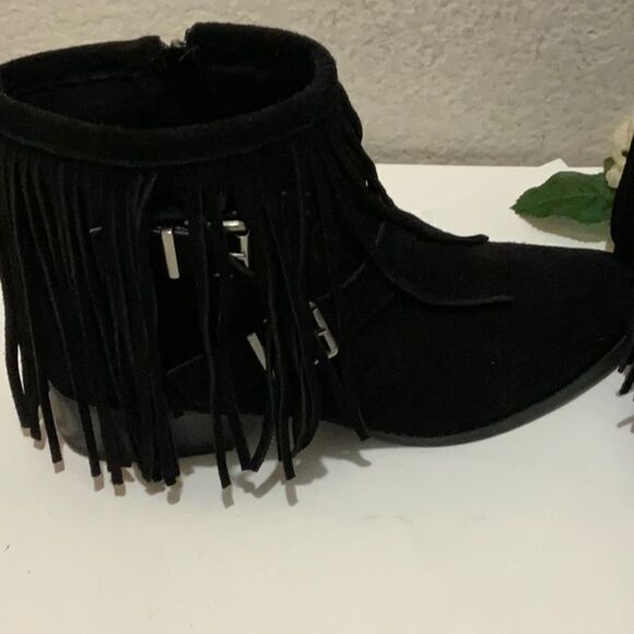 BCBG Capricorn Leather Fringed Bootie, Size  9/ 39 - Picture 3 of 13
